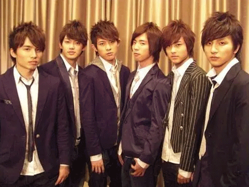 胡宇崴|37岁曾沛慈结婚,39岁胡宇崴订婚,步入婚姻的童年偶像还有他们