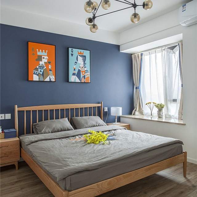 72平高级灰背景墙加上精美壁画大气,开放式阳台有100平的既视感