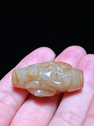 和田玉籽料|汉 熟坑 和田玉籽料沁色 螭龙纹 玉勒子