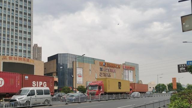 华为nova10|电商影响到底多大？实体经济低迷，赚钱的永远是少数人