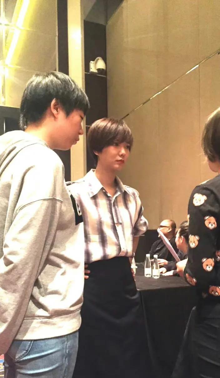 黄圣依 9位花旦离开P图差距就出来了，黄圣依女生男相，刘亦菲险胜