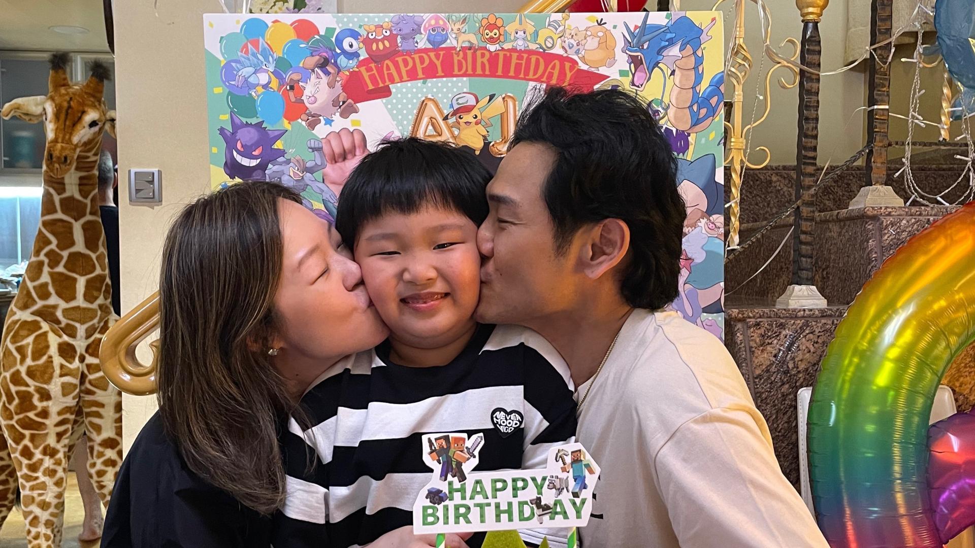 杜德伟|杜德伟晒全家福为儿子庆生，一家三口拥抱在一起，温馨有爱的家庭