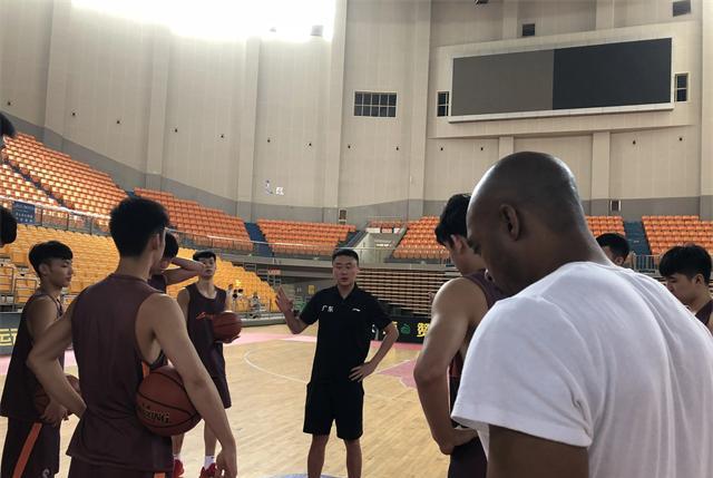 曲绍斌|曲绍斌的职业生涯令人遗憾，最后成为青训教练，也是一个好出路