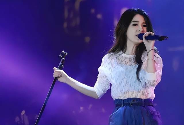 周迅|田馥甄发表了不当言论遭抵制,多个代言取消合作,要求她索赔却装死