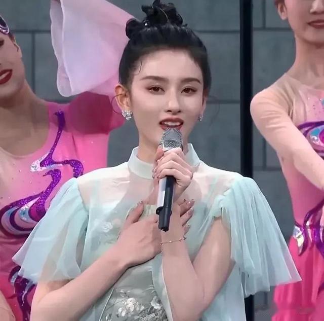 央视春晚|央视春晚10位女星唯美造型30张高清照片,一句话点评欢迎讨论