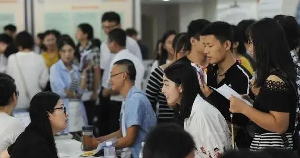 辅警|都是临时工，但协警与辅警的差距可不是一星半点，提前了解不踩坑