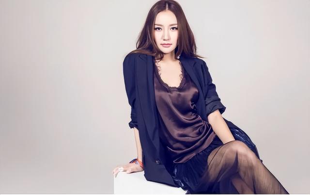 韩雨芹|她曾是北影校花，张国立的干女儿，在事业巅峰时嫁大13岁亿万富豪