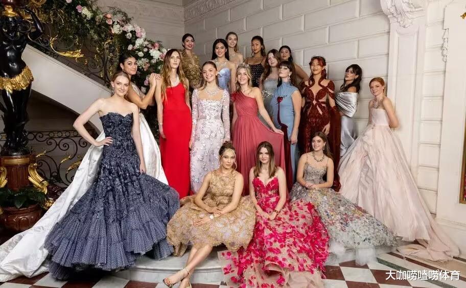 华谊兄弟|谷爱凌参加巴黎舞会,赤脚合照咧嘴大笑,与王室公主同框气质不输