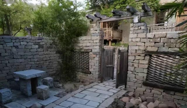 住房和城乡建设部|农村大门有讲究，为什么都选黑色的，其中暗含多少风水学？