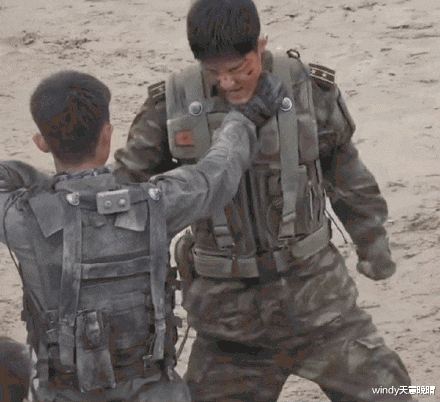 郑源|重刷《王牌部队》，才发现了之前没看懂的“秘密”