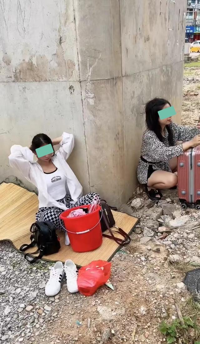 广东省|两位女孩辍学外出打工，没学历没技术，身无分文只能露宿街头