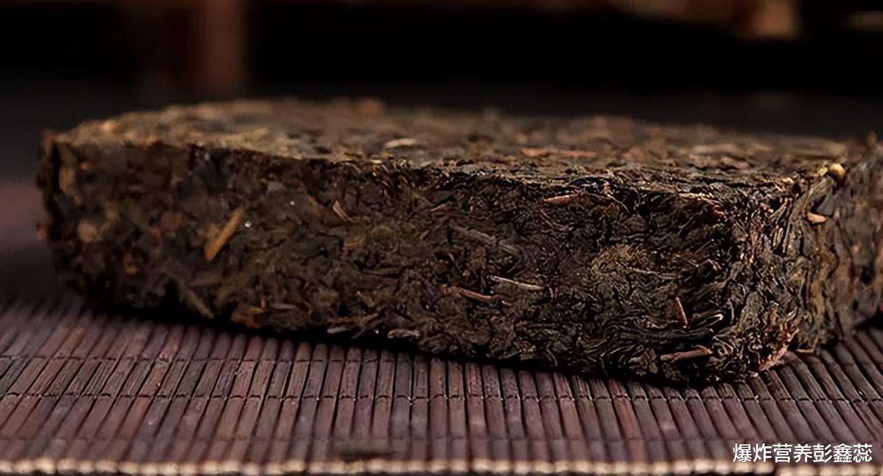 失眠|人到中年就喜欢喝点茶?提醒:如果你有条件,这2种茶不喝为宜