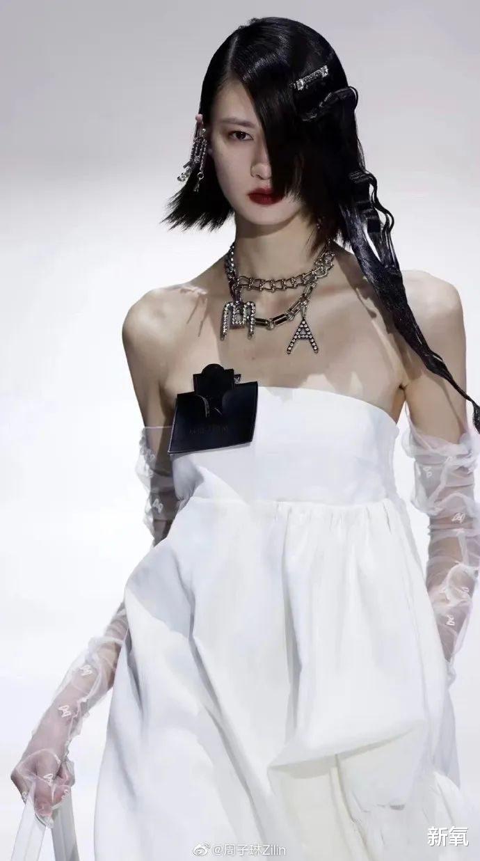 |无性别差攻击的美少女，不如自己和自己结婚吧？