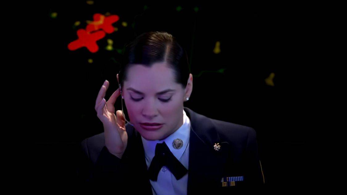 伊娃|还记得《红色警戒》身材苗条的伊娃少尉吗？如今早已是风烛残年了