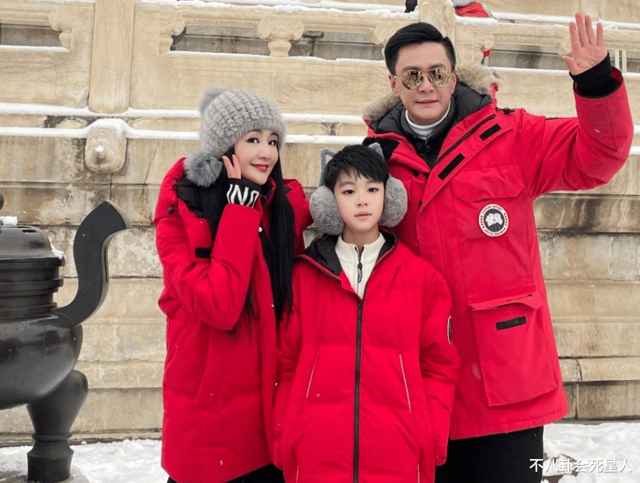 李小璐|曾经风光，如今过气的6位内地女星，“变脸”，吃路边摊，当网红