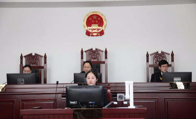 男子强奸女子,插入之后并留下痕迹,因处女膜未破裂,轻判刑一年