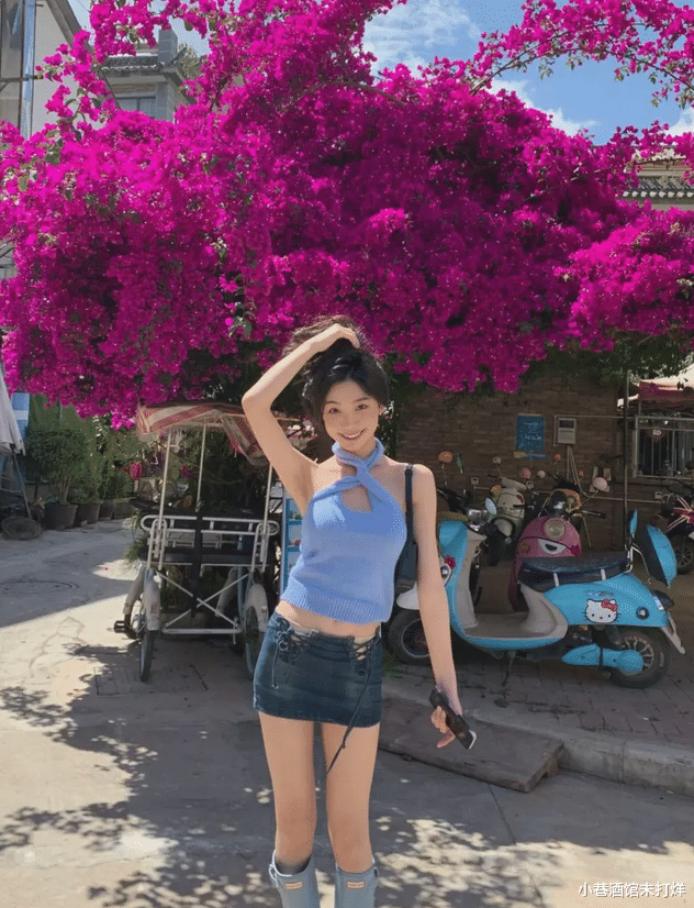 王灿|杜淳娇妻古装写真太惊艳！衣服滑落一半秀香肩，网友：艳压女明星