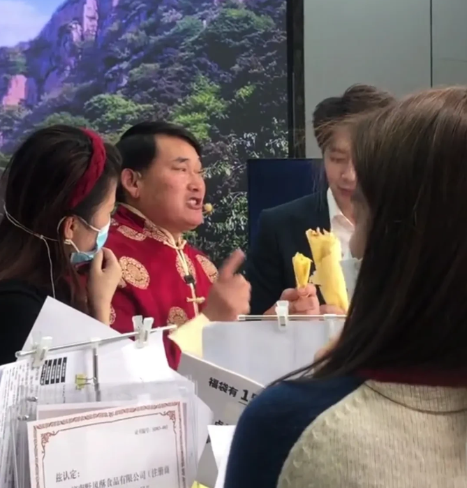 朱之文|大衣哥为家乡代言大煎饼，一口气能吃两个，前儿媳被曝已找新男友