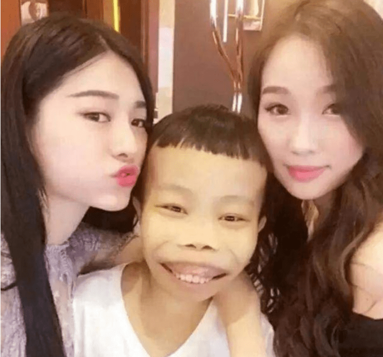 陈山|网红陈山宣布复出，24岁靠卖丑赚5亿身价，被封杀后扬言找女朋友