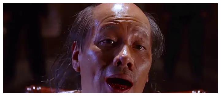 香港功夫巨星定居四川!因爱国言论被封杀,妻子惨遭泼硫酸毁容