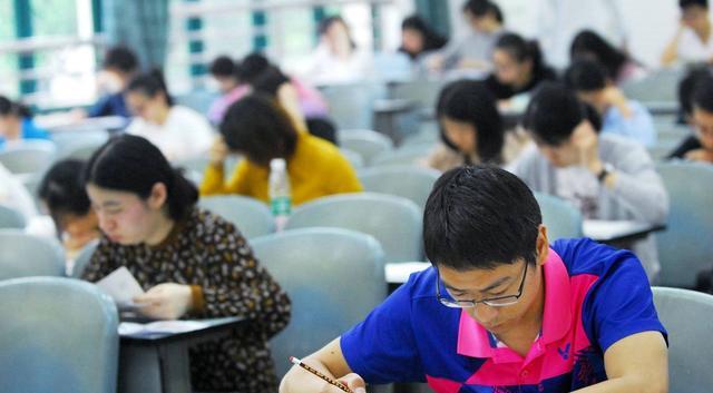 留学生|留学生回国求职屡屡碰壁，用人单位直言：“这种学历我们不认可”