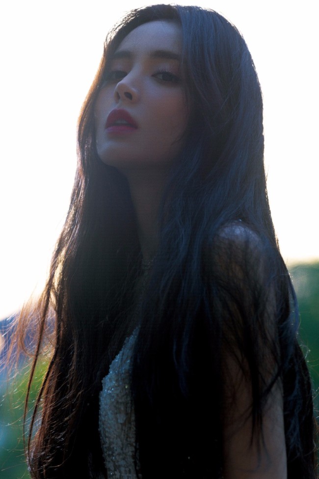 古力娜扎|娜扎“风波”后释出新写真 秀出傲人身材状态绝好