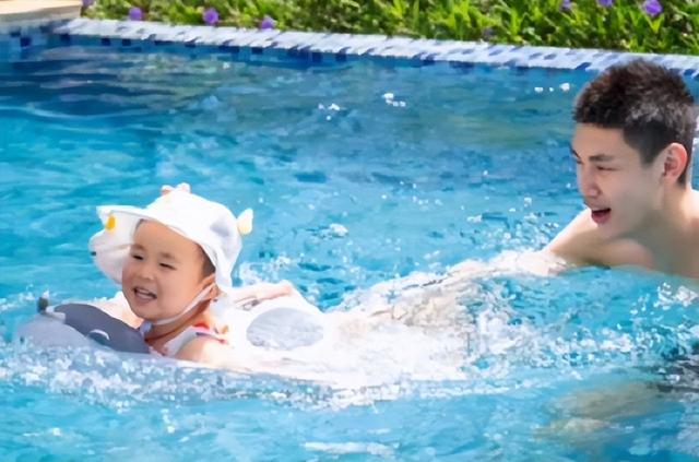 李楠|李楠家庭近况：和妻子相爱30年，儿子比他高21公分，却有一大隐患