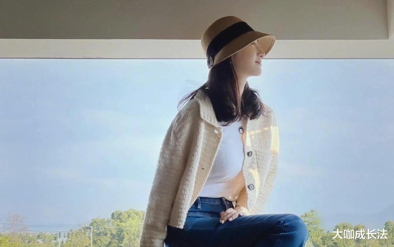 美甲 景甜晒照庆祝新合作，短发造型尽显精致五官，不愧是人间富贵花
