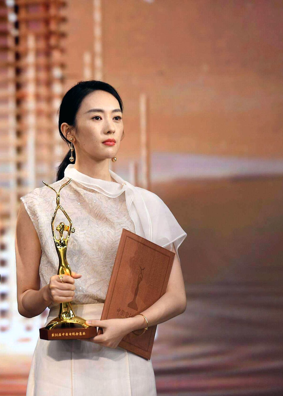 唐诗咏|金鹰奖奖项再调整，向白玉兰看齐？童瑶成为唯一的凭借配角拿视后