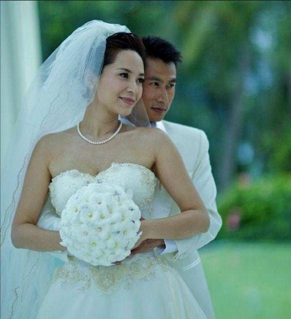 蔡少芬|5位嫁内地小艺人的富婆港星,郭羡妮给公婆买房,蔡少芬高龄生子