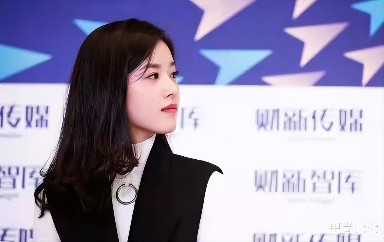 穿衣搭配|从奶茶妹妹到豪门阔太,章泽天改变的不只是身份,穿搭审美更知性