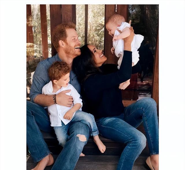 威廉|三人组美好画面,哈里威廉同为凯特撑伞,然而梅根到来后物是人非