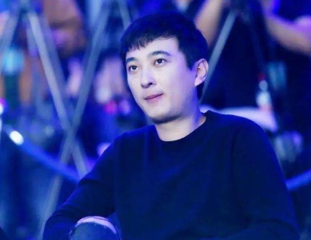 李易峰|李易峰事件女主人脉广,与陈伟霆互相关注,和王思聪是多年好友