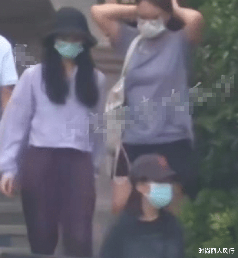 刘诗诗|刘诗诗私下哪有女明星样！穿防晒衣聚餐外八字走路像大爷，超随性