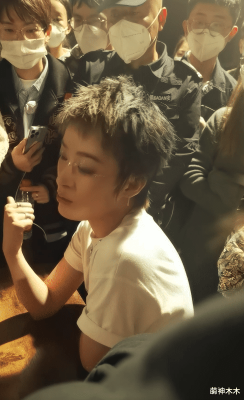 曾轶可|曾轶可被维权!3小时演出迟到半小时打碟1小时,观众现场大喊退钱