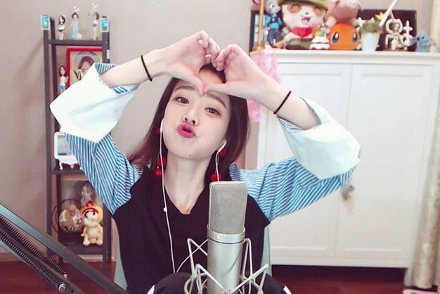 冯提莫|参观冯提莫住的豪宅，身为千万主播，住着普通人家的房子