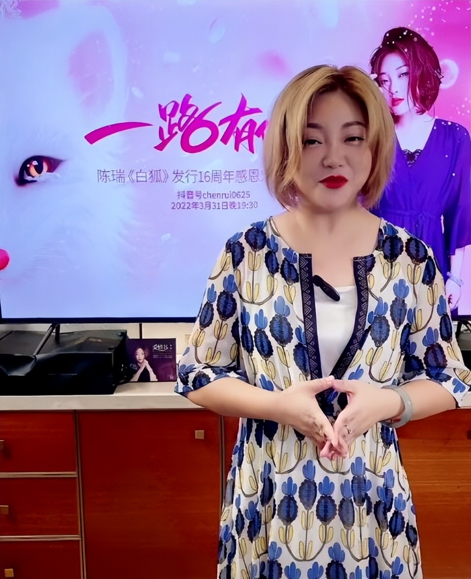 六哲|00年代十大当红网络歌手现状：郑源当教授，冷漠在带货，六哲打PK