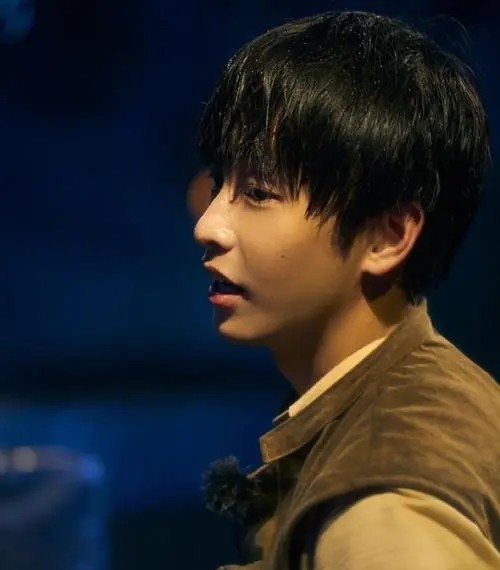 |彭昱畅加入“密逃”成为“跪族”,独特魅力吸引观众,搞笑又心疼