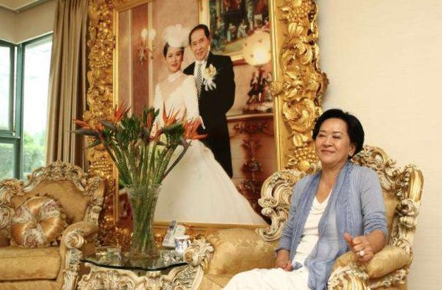 塑身衣|洪金梅：为嫁大29岁富豪，穿30年塑身衣束腰，却告诫儿子不要结婚