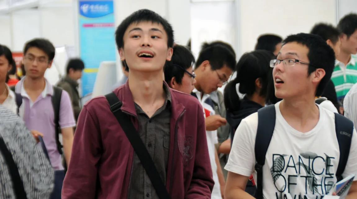 上海市|上海“精致穷”被揭开，本科生晒出到手收入，网友看后引发争议