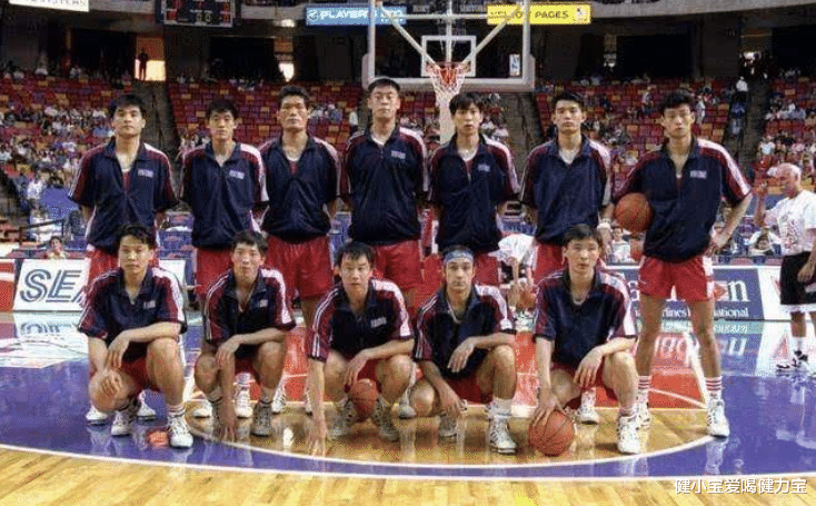 阿的江|CBA初代魔术师阿的江，踢球间隙苦练篮球，16年笔记钻研球技