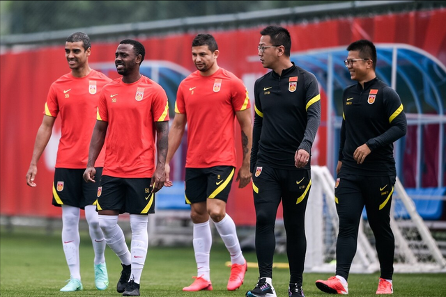 國足|官宣！退出國足世預(yù)賽！28歲大將突然不踢，來了又走+足協(xié)還配合