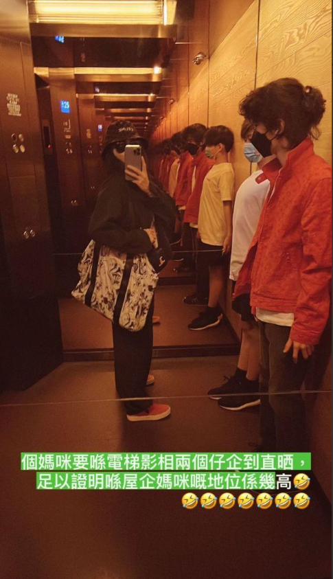 张柏芝|12岁谢震南新照！电梯里踮起脚尖与哥哥比个头