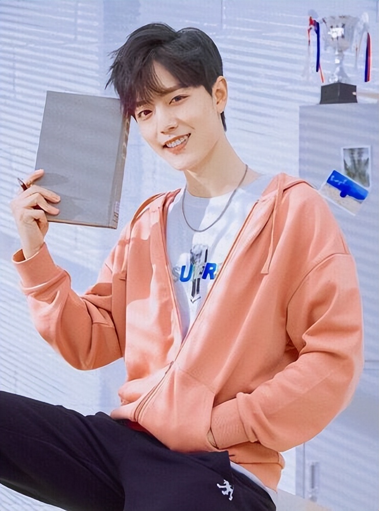 肖战|人在剧组神隐,歌在国际获奖,《光点》正为肖战的人气开疆拓土!