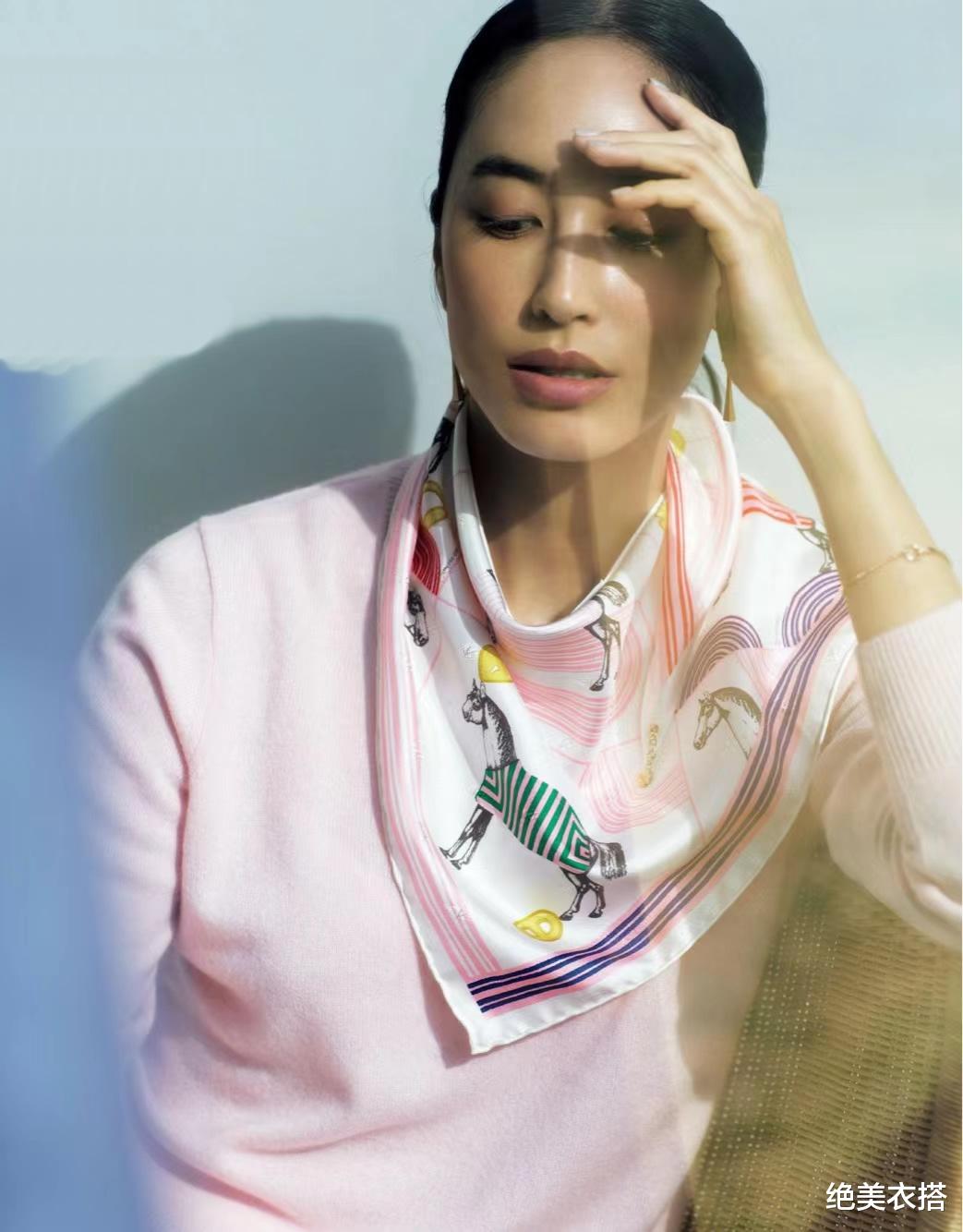 粉色|春天的职场“大女人风”,为什么讨人喜欢?3个造型细节,真飒美