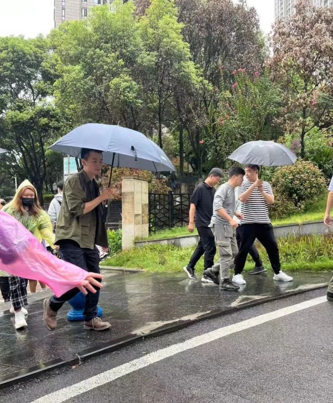 陈晓|《尘封十三载》路透,陈晓短发造型被赞帅气,搭档陈建斌演师徒