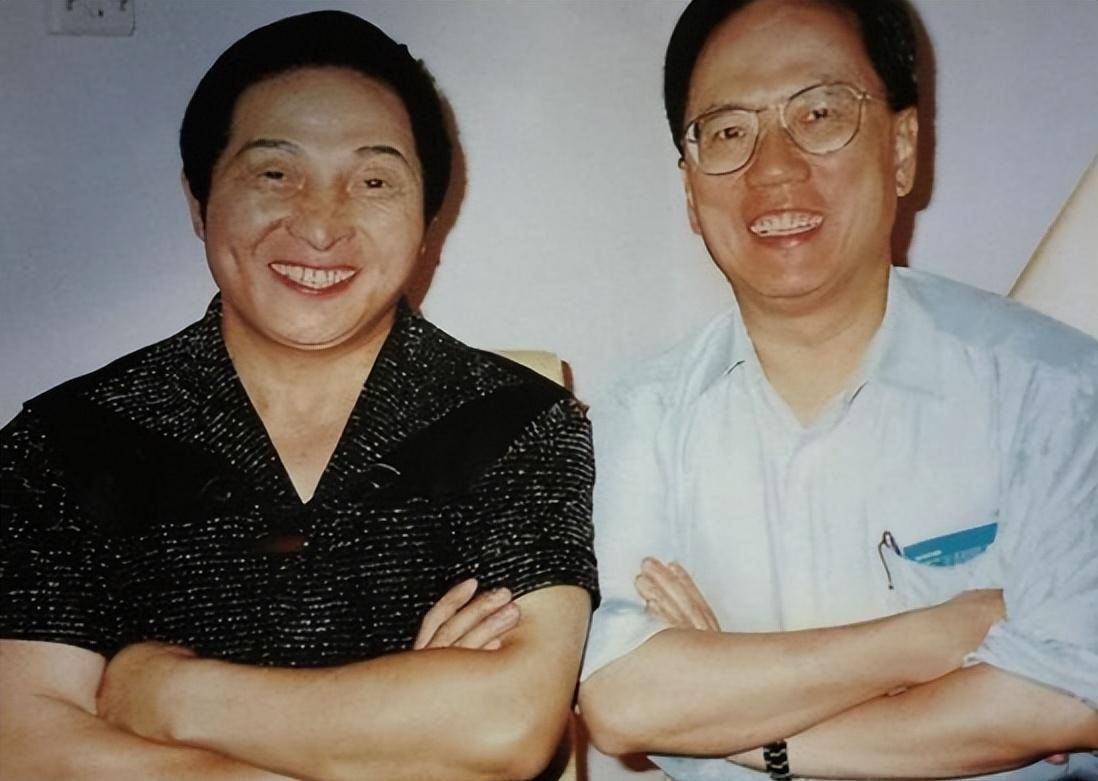 李冰冰|李冰冰下跪认干爹，马云上门拜访，赵薇有私交，谁这么多疯狂？