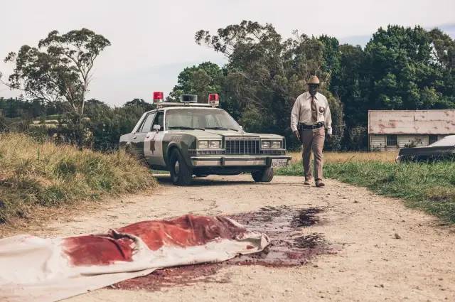 |恐怖电影《X》这是一部名副其实的，很黄很暴力的限制级电影