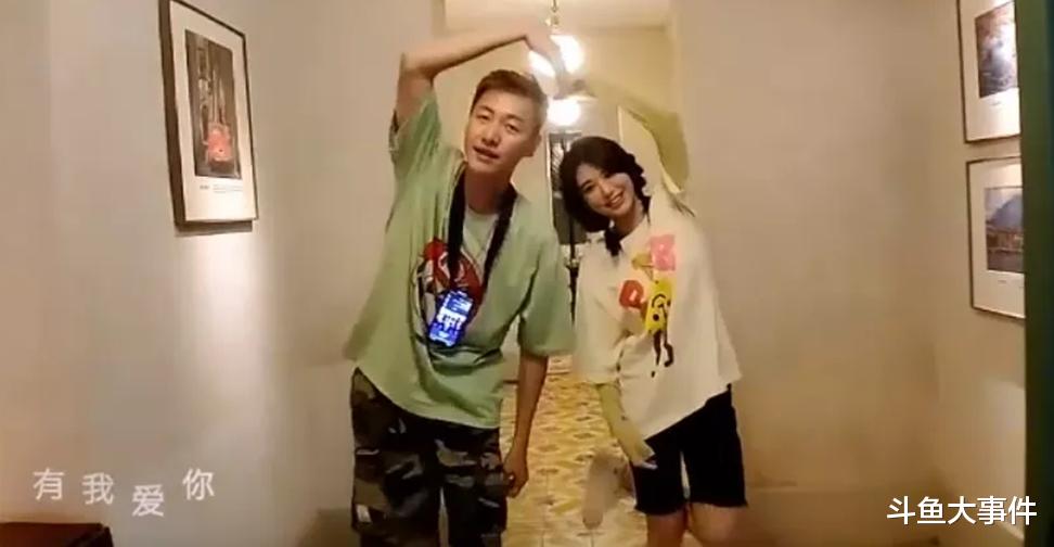 女主播|赛文柒婉拒女主播表白,女主播当场失控并痛哭流涕!