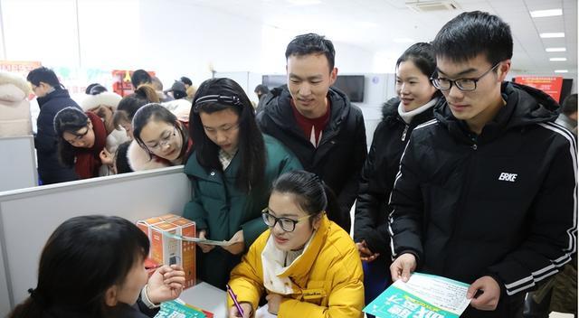 求职|“返乡潮”再次来袭?未来2个月,这2类人可能“集体返乡”?